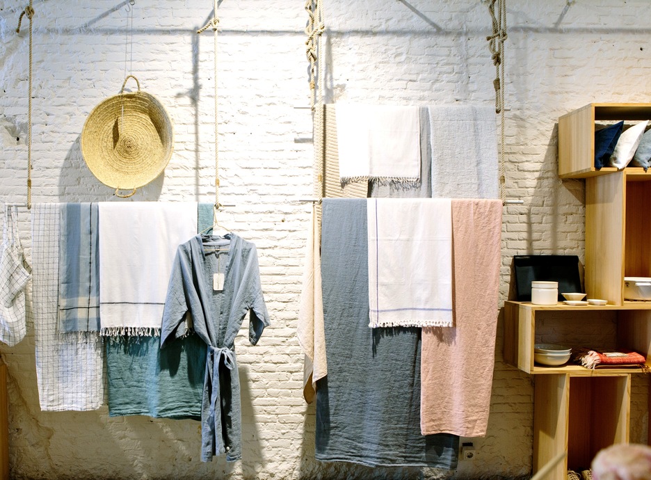 Estilo rústico: Blanco y madera